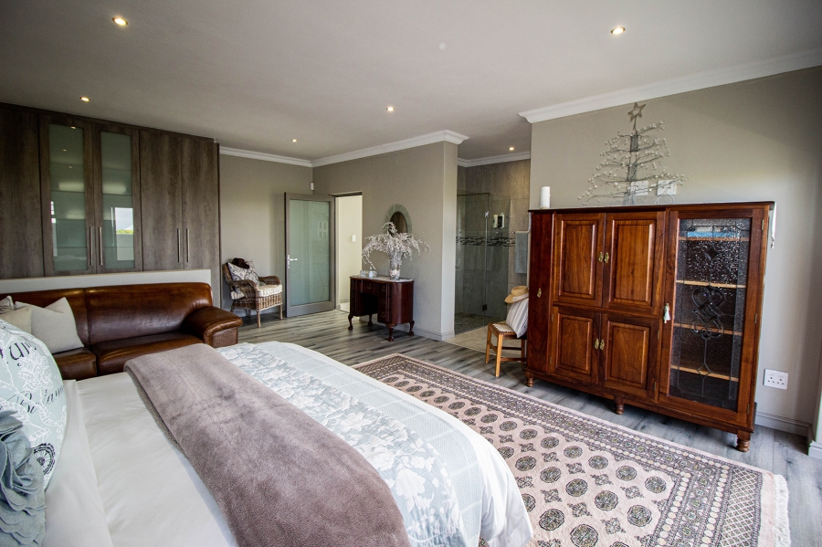 6 Bedroom Property for Sale in Kleinbaai Western Cape